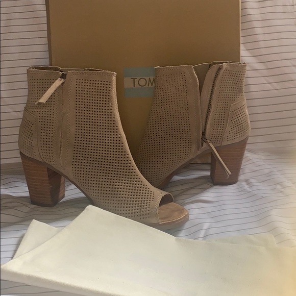 TOMS: Majorca Olive Perforated Peep-Toe Booties - Picture 4 of 5